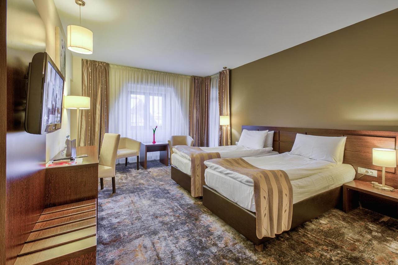 Golden Time Hotel Брашов Экстерьер фото