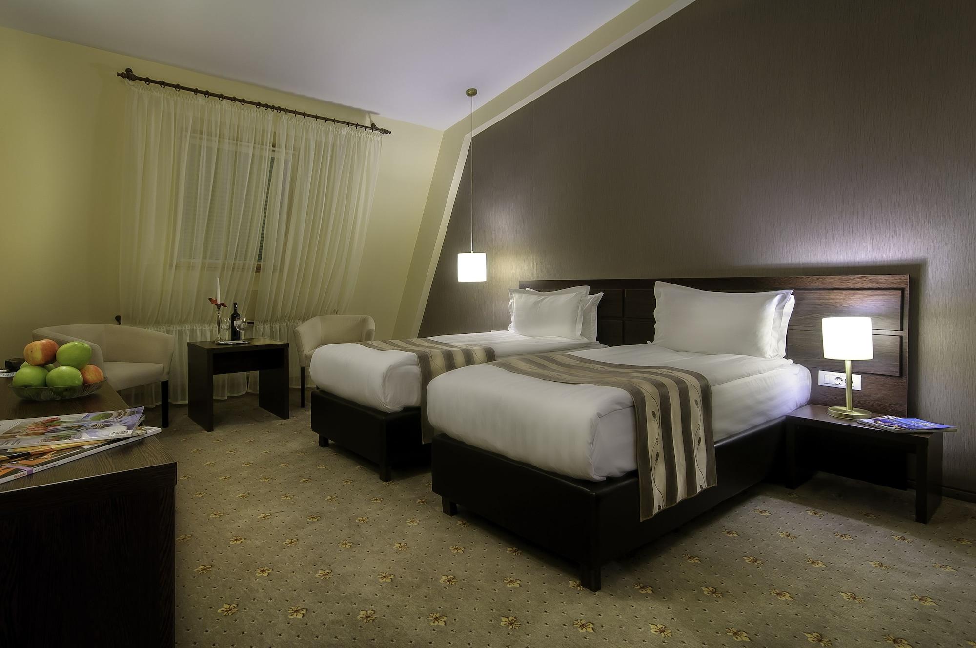 Golden Time Hotel Брашов Экстерьер фото